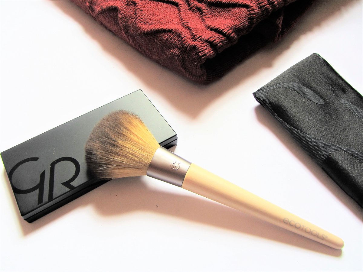ThCityandBeauty's tweet photo. 🍁🍁Hello, aujourd'hui on se retrouve avec un article beauté avecLe Contour Powder Kit Golden Rose @cookies_makeup 😍💄😱@hivency
https://t.co/tyKDTQ2LRM
#beautyblogger #beauty #makeupaddict #cookiesmakeup #dutble #dutchblendsquad #goldenrose #contouringmakeup #highlighter https://t.co/zEWK7vzaGE