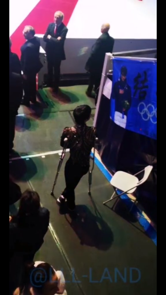 only_for_yuzu's tweet photo. This banner is designed by me. You are so closed to it,and you touch it and see it for a long time.I don’t know what to say,just want to thank you.If the banner can transmit a little energy to you,I’ll appreciate it forever.#羽生結弦 #HanyuYuzuru https://t.co/TPgRe02s9H