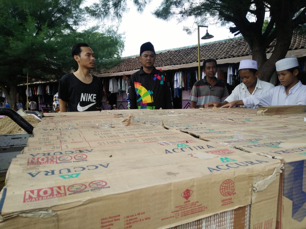 Bani_Anggasoeto's tweet photo. Alhamdulillah bisa berbagi  bantuan keramik ke pondok kami, PP. Mathaliul Anwar, Sumenep. Semoga bermanfaat bagi pondok dan santri. Amin.
@cakimiNOW @DPP_PKB @dpwpkbjatim_ @dpcpkbsumenep https://t.co/yUPWSkiUsz