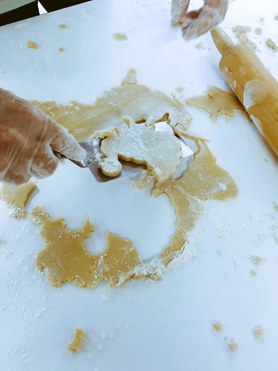 Chef Derrick prepping and baking from scratch Holiday Turkey Cookies for the Thanksgiving Feast @AlbanyAcademy @albanyacademies 😋 🦃🍪<a href="/FlikISDining/">FLIK Independent School Dining</a> <a href="/37firechef/">Alan Wilson</a> <a href="/ChefAdam_FISD/">Adam Byrne</a>