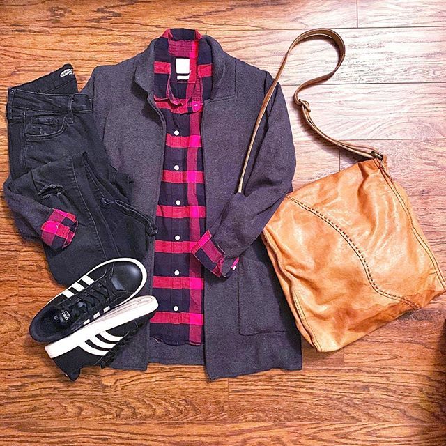 dianaaamarie's tweet photo. Buffalo plaid season. ⚫️🔴
.
.
.
#instastyle #igstyle #igfashion #instafashion #stylediaries #wiw #whatimwearing #fashiondiaries #whatiwore #ootd #currentlywearing #ootdshare #metoday #fashiongram #stylegram #igblogger #instablogger #fblogger #stylebl… https://t.co/jDDziJIuyI https://t.co/nlE3zf8hhc