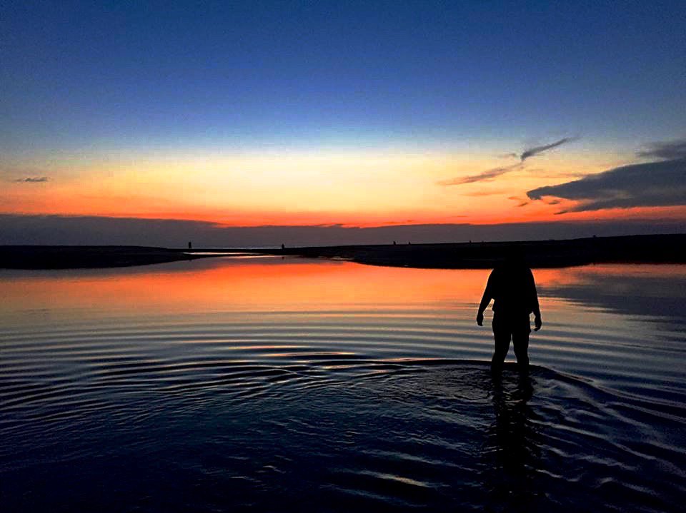 similan_scuba's tweet photo. Amazing sunset with my headless wife 🤣🤣 Khao Lak has stunning beaches with incredible sunsets 🌅 #similanscuba #sunset #sunsets #thailand #paradise #lovemylife #lovetgisplace #khaolak #chill #nofilterneeded #beach #beachlife https://t.co/2Q74Tna9CB