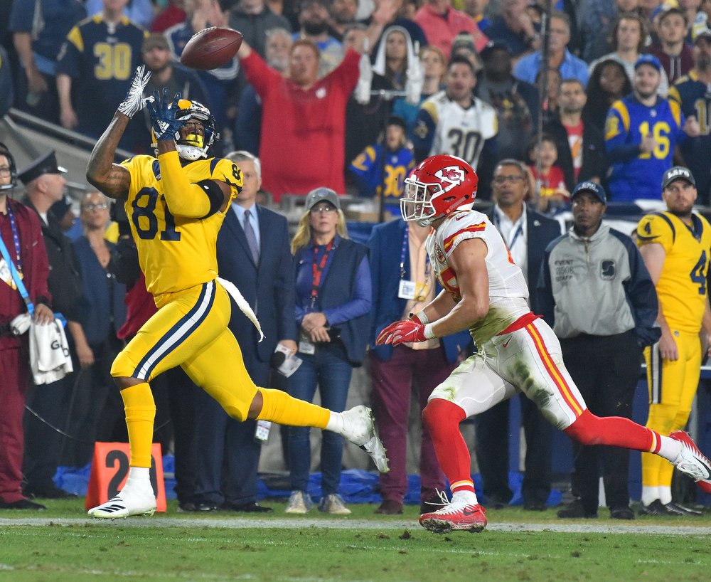 VarleyPhoto's tweet photo. Los Angeles Rams tight end Gerald Everett scored twice in the 4th quarter as the Rams beat the Chiefs 54-51 #barnburner #CheifsVsRams https://t.co/sOEOASiqS7