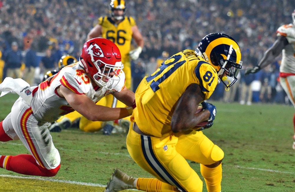 VarleyPhoto's tweet photo. Los Angeles Rams tight end Gerald Everett scored twice in the 4th quarter as the Rams beat the Chiefs 54-51 #barnburner #CheifsVsRams https://t.co/sOEOASiqS7