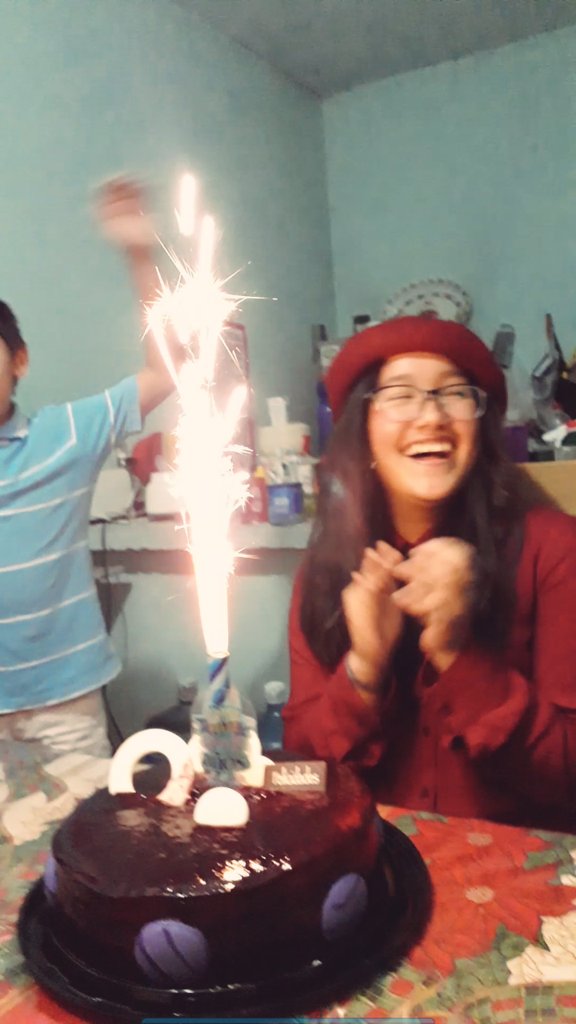 FatimaF25763135's tweet photo. Si, ahí si estaba sonriendo de verdad -w- (:D)^2 |felicidad| absoluta https://t.co/wMGKSSz62q