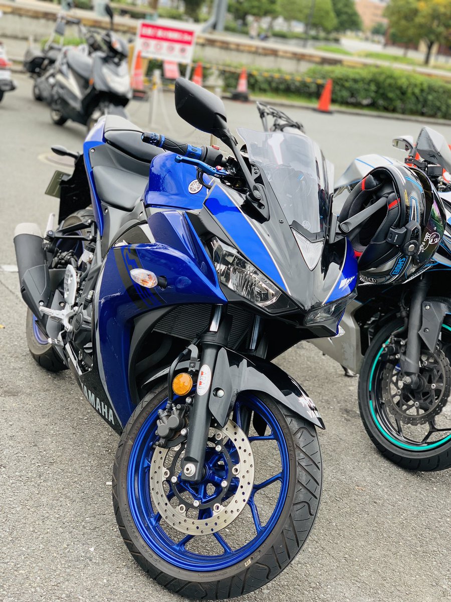 papico_m96's tweet photo. #バイク乗りとして軽く自己紹介 
便乗してみたー👏

名前→PAPICO🤪
年齢→19
性別→🚺
身長→160
職業→アパレル👗
住み→神奈川
車両→YZF-R25
足つき→かかと浮くぐらい🤭
好き→ツーリング、ヤエー、食べる事🤤
嫌い→雨、虫

#バイク乗りと繋がりたい 
#バイク好きな人と繋がりたい 
#バイク女子 https://t.co/xR8DwdEKR7