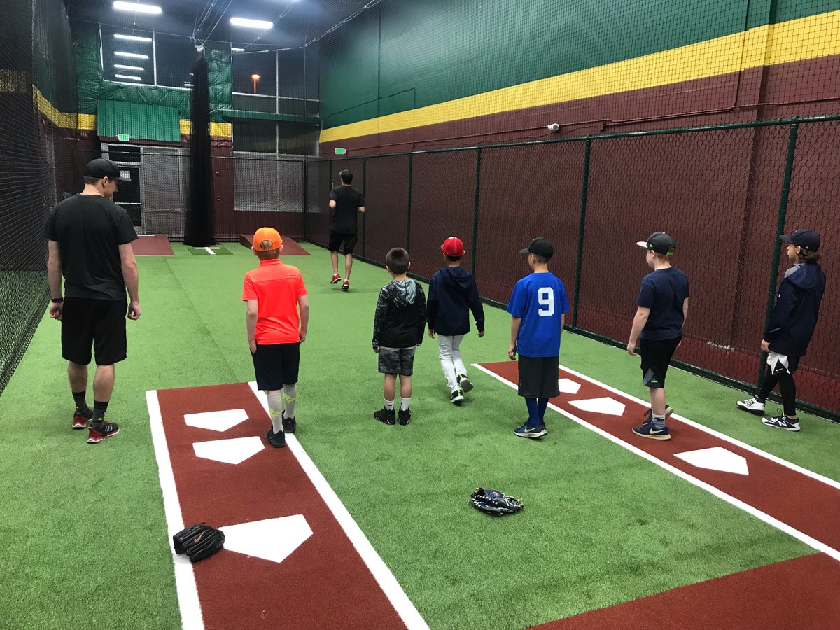 DBATBothell's tweet photo. Monday Night Youth pitching clinics have begun!! #DBATbothell #DBAT #Better2Day https://t.co/0OJC96qCi7