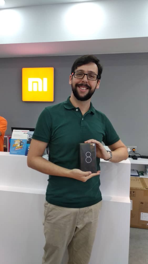 MiStoreKLCC's tweet photo. Mr Ramos from Brazil found his new love at Mi Store KLCC #Mi8 https://t.co/yAutm8HjFe