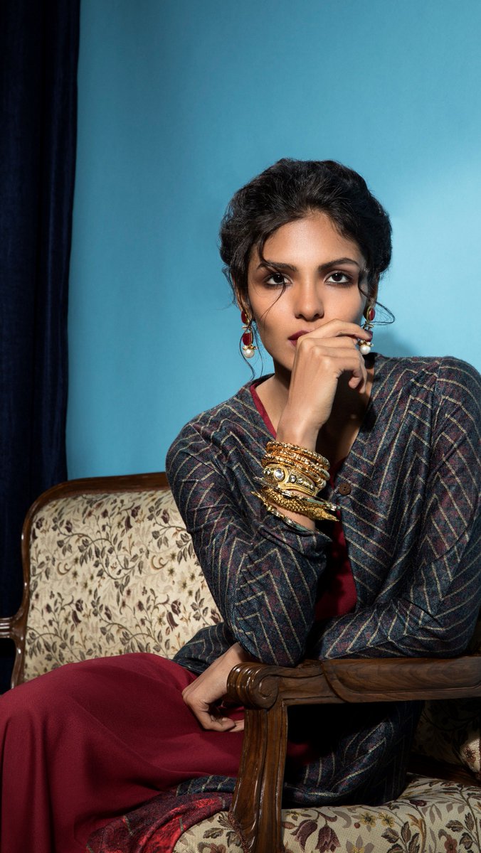 AmazonFashionIn's tweet photo. What to wear today : pinstripes with bangles. Take bling to work girl! https://t.co/TT0XNzn7p7
#AmazonFashionFinds #AmazonLoves #TrendingNow #FestiveFall https://t.co/5lMlaZ1DfM