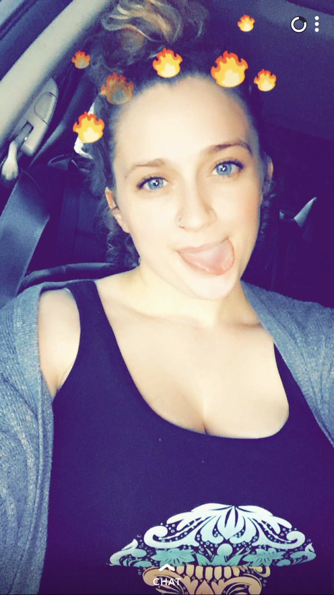brettbonbon's tweet photo. Type of girl to make your heart explode 😍🥰 https://t.co/enRodjRPOy