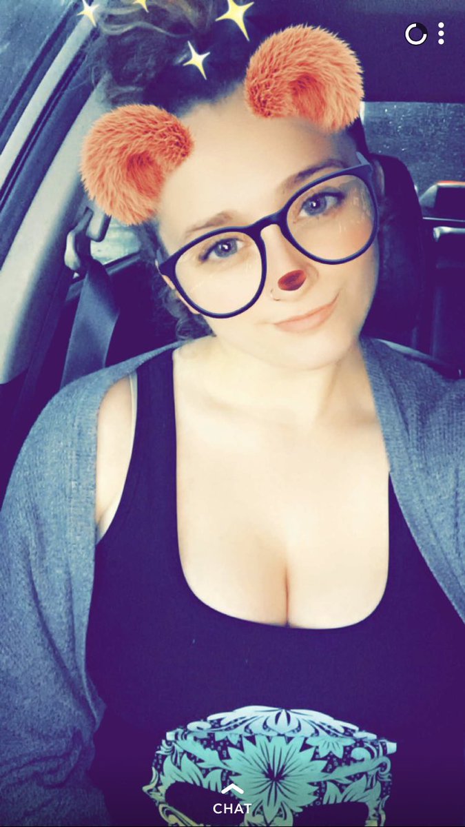 brettbonbon's tweet photo. Type of girl to make your heart explode 😍🥰 https://t.co/enRodjRPOy