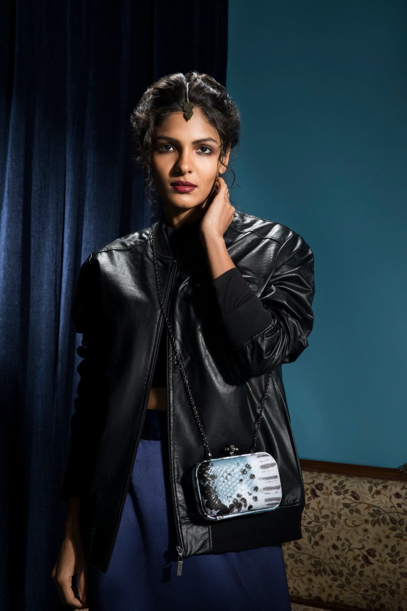 AmazonFashionIn's tweet photo. A maang tika with a jacket? Biker chic goes desi! Check out this unique pairing here https://t.co/1qLrY5CRkM
#AmazonFashionFinds #TrendingNow #FestiveFall #AmazonLoves https://t.co/pXBoPEibiR
