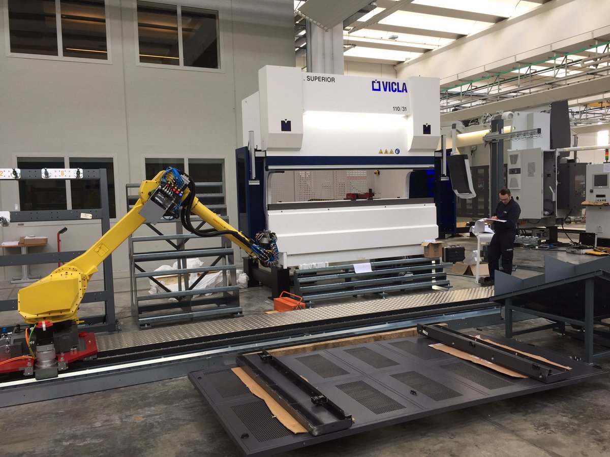 Corradonucci's tweet photo. Lavori in corso sulla #celladipiegatura Matrix dotata di #cambioutensiliautomatico 
https://t.co/OTnNyxAh3t

Work in progress for the Matrix #bendingcell with #automaticchangetool
https://t.co/Ahf546NJYM https://t.co/gsHKdqrG8E