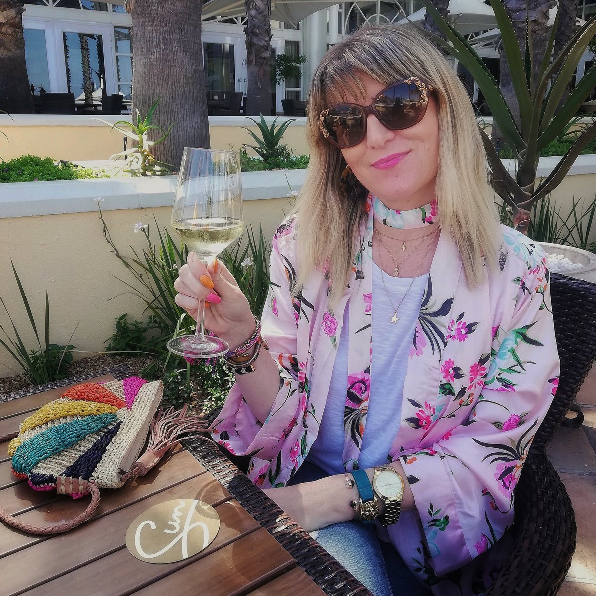 FashionJazz's tweet photo. Wishing everyone a fabulous and productive week ahead  😘
📸 @denziljacobs

#bbloggers #grlpowr #bloggers #shopbop #winelover #slayingthefix #BloggersTribe #Motivationaltuesday https://t.co/IMWB6lJWd6