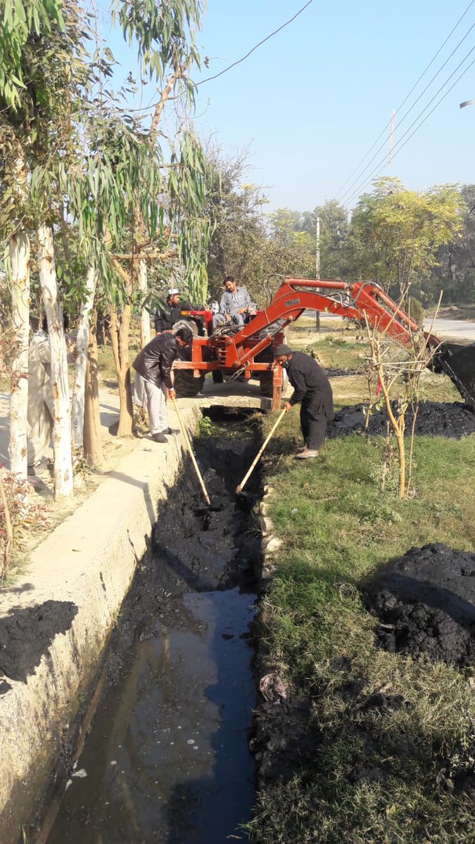 TMAMARDAN1's tweet photo. TMA Mardan staff busy in cleanliness activities at Fazal Kaly Saleem Khan Mardan https://t.co/IPvxjiisQU