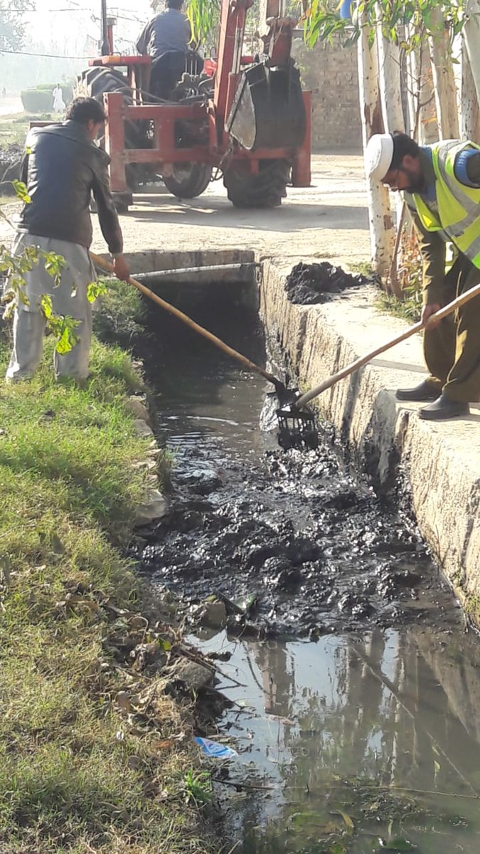 TMAMARDAN1's tweet photo. TMA Mardan staff busy in cleanliness activities at Fazal Kaly Saleem Khan Mardan https://t.co/IPvxjiisQU