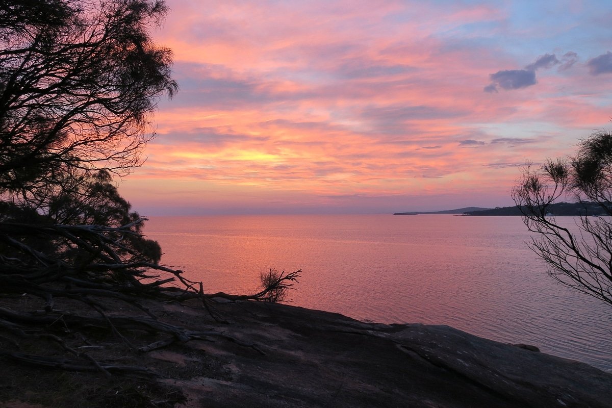 its_lenu's tweet photo. Tassie sunsets are something else

#sunset @tasmania #freycinet #StormHour #thephotohour #landscapephotography #Australia #canonphotography #lonelyplanet https://t.co/RBeb11w4UT