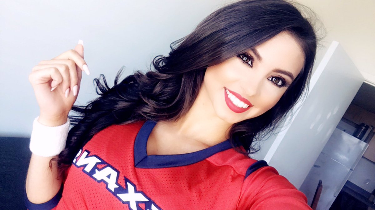 joshuaiancooper's tweet photo. Sweet dreams stunning @HTC_SierraQ aka #SassySierra can’t wait to see my #HTCCalendar ❤️😘👩🏻😴💙 https://t.co/pP1Kp7zkN9