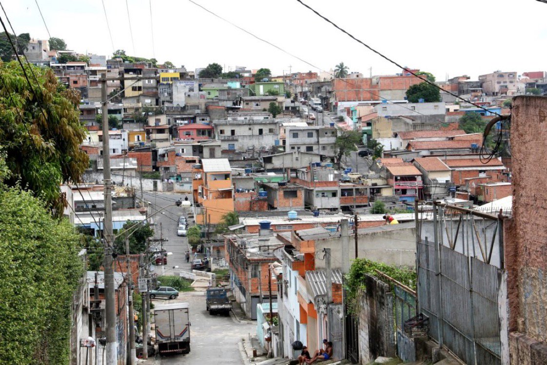 Si no fuera por los procesos informales la mayoría de las personas, en especial los pobres, no tendrían acceso a la vivienda. Conoce el concepto del profesor Edesio Fernandes, del Instituto Lincoln de Política de Tierras (Río de Janeiro). ow.ly/FdQ730lI2SM