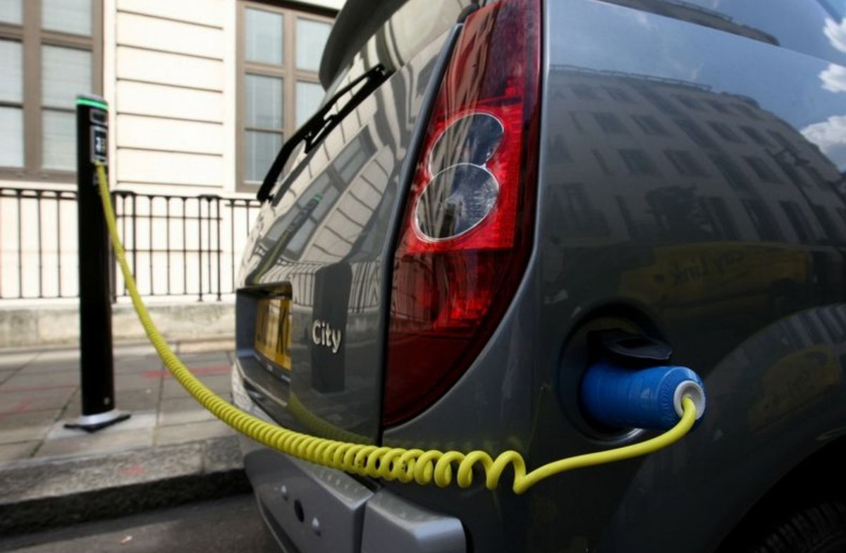 EM203ZvanOlden's tweet photo. Driving an Eco-friendly vehicle like an electric car is one of many ways to help aid in the transition to more renewable energy sources and save our planet! #EM203Robin https://t.co/pFOwJgCsMa