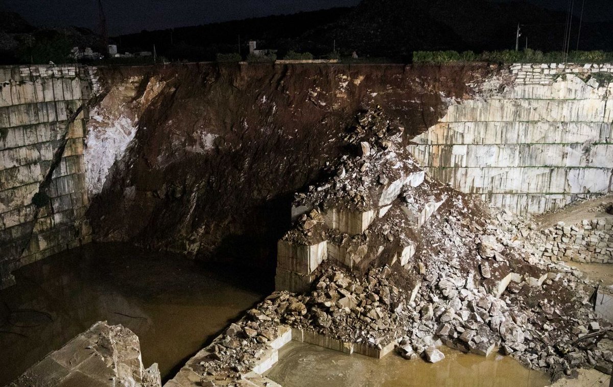davepetley's tweet photo. Yesterday a major landslide occurred in a quarry near to Borba, Portugal, killing at least two people and leaving four more missing:- https://t.co/4zcJz2zgge https://t.co/OrYlEHaTaZ