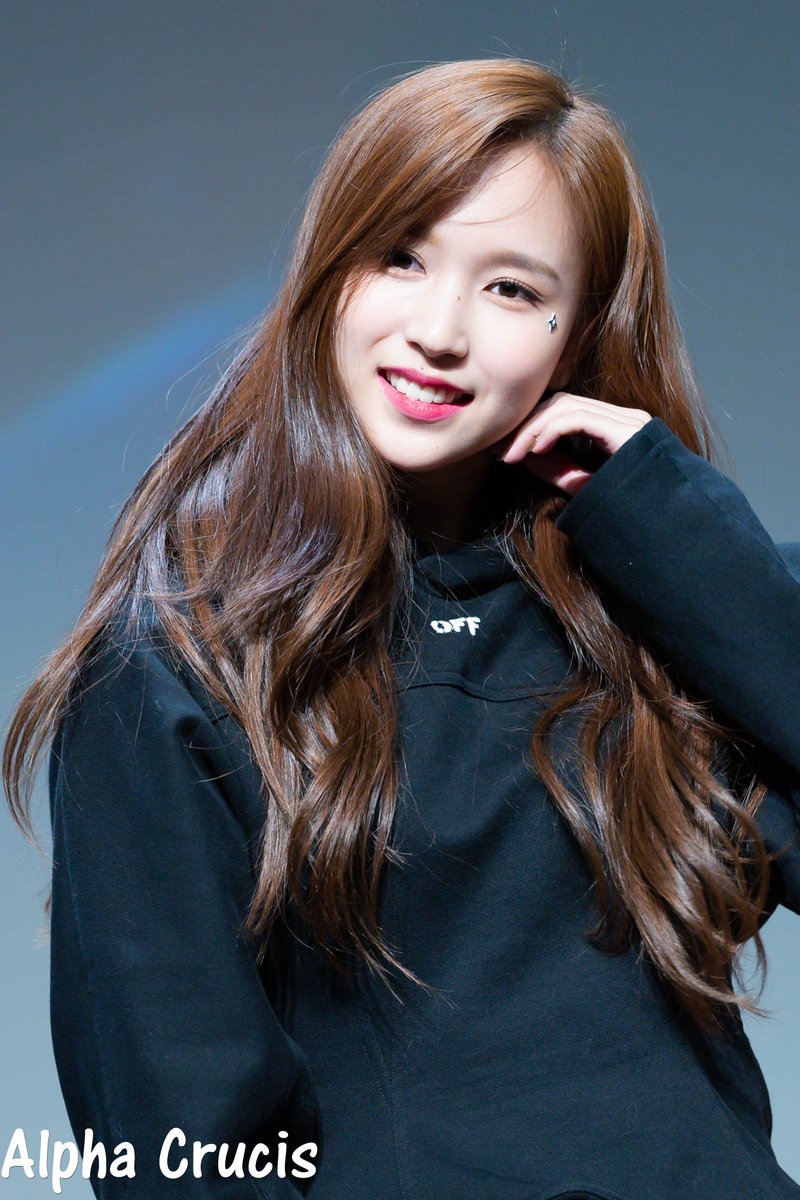 AlphaCrucis0324's tweet photo. 181117 팬사인회 상암 누리꿈스퀘어 국제회의장 사인회 끝2 #MINA #미나 #ミナ #名井南 #TWICE #트와이스 https://t.co/tB3drU5g8R