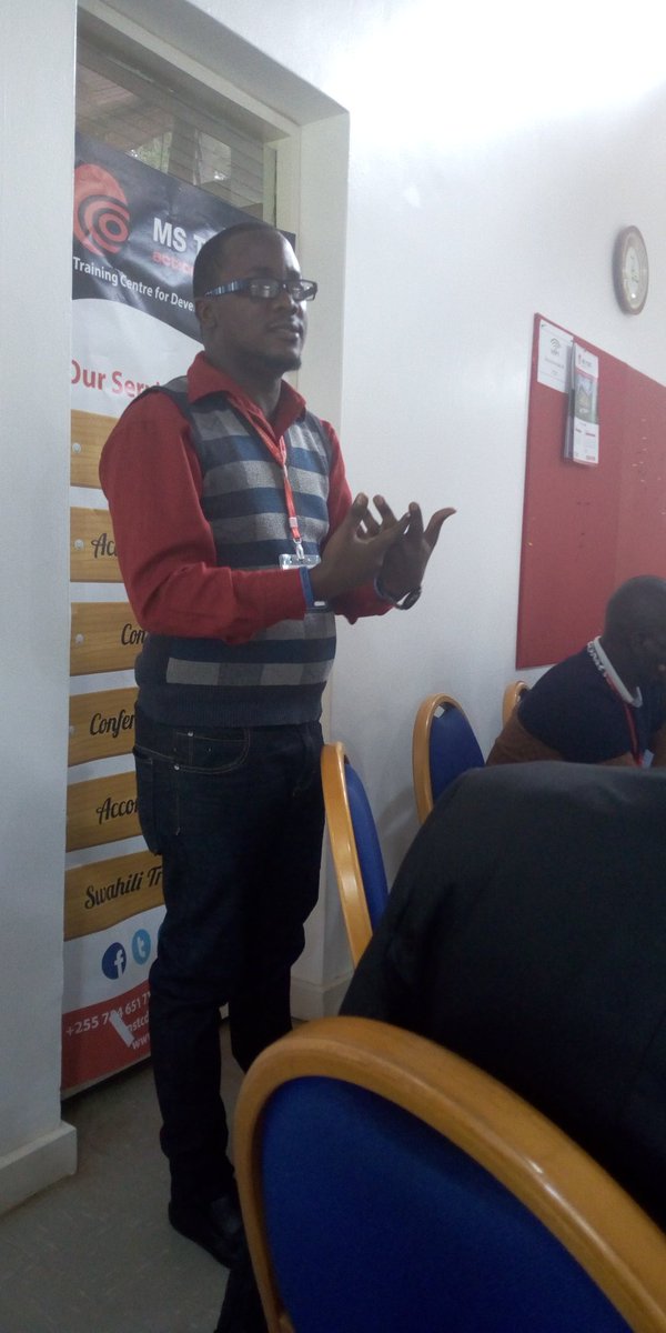 GloriaChella's tweet photo. Youth should be looked at as peace Builders not as people that sabotage peace!#YouLead18 @MSTCDC @WFD_Democracy @EALA @leaveNoOneBehind @bangirac @DavisMokello1 @Amukidosi @AsambaPrincess @AhumuzaRona @polyneprilla https://t.co/jVnJvgw6EO