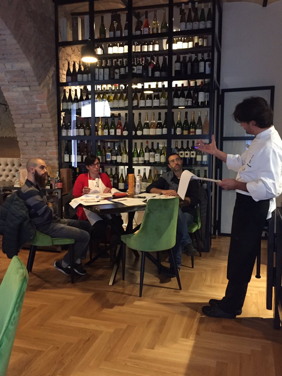 Oggi in cucina con lo chef Eros Bruno alla scoperta dei formaggi e del loro utilizzo in cucina! 
#AcademySoWineSoFood