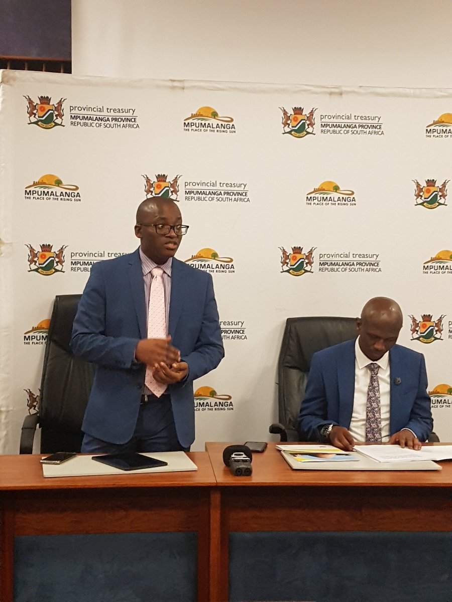 MPTreasury's tweet photo. Media briefing: @skholwane answering questions and unpacking the adjustments budget of the Mpumalanga Provincial Government.
#AdjustmentsBudget2018 
#MPADJUSTSBUDGET 
#MPBudget2018 
#MECKHOLWANESPEAKS https://t.co/LY7J2yrdia