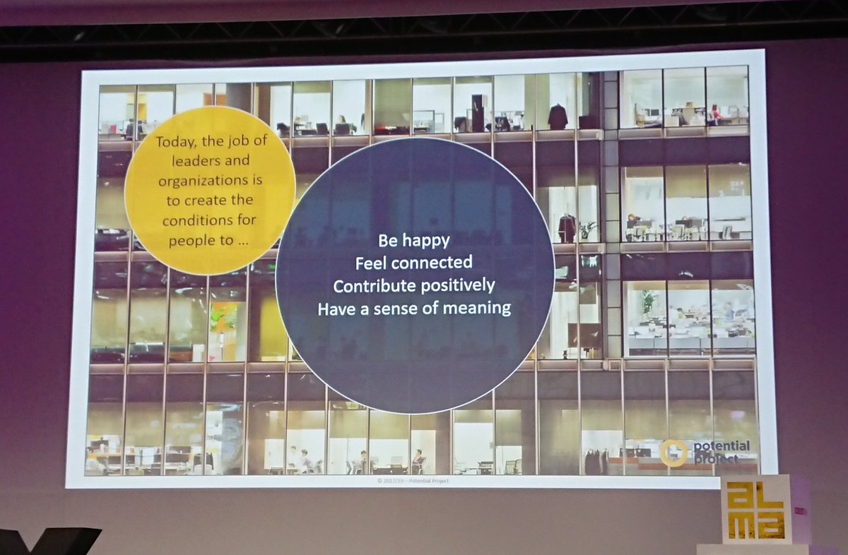HillavonEssen's tweet photo. Rasmus Hougaard goes directly to the most important issue at the moment! #HRX2018 #leadership #futureofleadership #engagement https://t.co/CBsjxodCQG