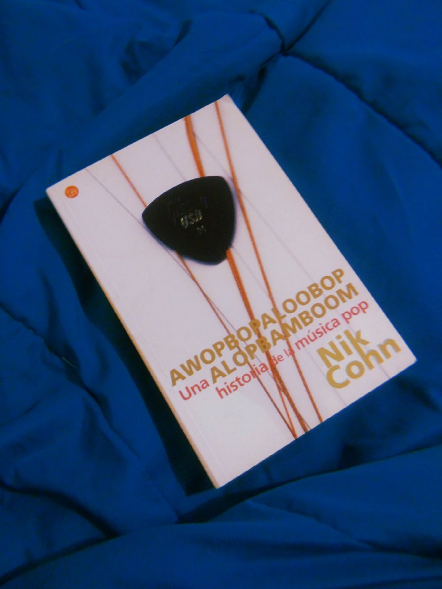 priscillacuna's tweet photo. El domingo compré este libro,sin ninguna expectativa. Acabo de terminar el prólogo y tengo la piel chinita. Había olvidado esa hermosa sensación de leer algo que amas. #awopbopaloobop #NikCohn https://t.co/Bwt8FZH02h