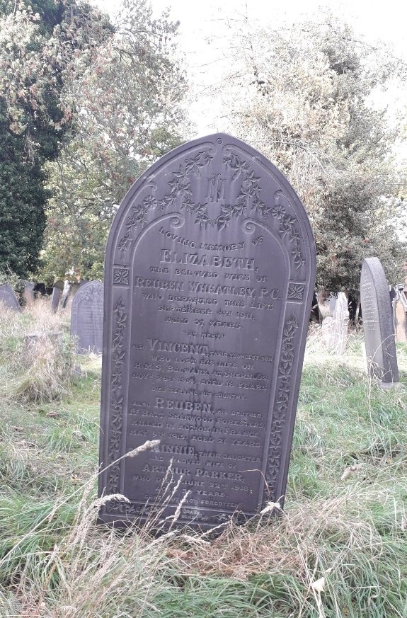 InscriptionsWw1's tweet photo. Repost as photo found of Vincent:
"DIED SERVING HIS COUNTRY"
Boy 1st Class Vincent Wheatley
Died 26 November 1914 #HMSBulwark #Sherness
Aged 18
#GeneralCemetery #Nottingham
#WW1 #LestWeForget
1. Photo via https://t.co/Ku4H4K4tbD
2. @LivesOfWW1 record:
https://t.co/FGF9eCE6yh https://t.co/LVTrzfenKg