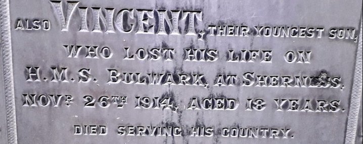 InscriptionsWw1's tweet photo. Repost as photo found of Vincent:
"DIED SERVING HIS COUNTRY"
Boy 1st Class Vincent Wheatley
Died 26 November 1914 #HMSBulwark #Sherness
Aged 18
#GeneralCemetery #Nottingham
#WW1 #LestWeForget
1. Photo via https://t.co/Ku4H4K4tbD
2. @LivesOfWW1 record:
https://t.co/FGF9eCE6yh https://t.co/LVTrzfenKg