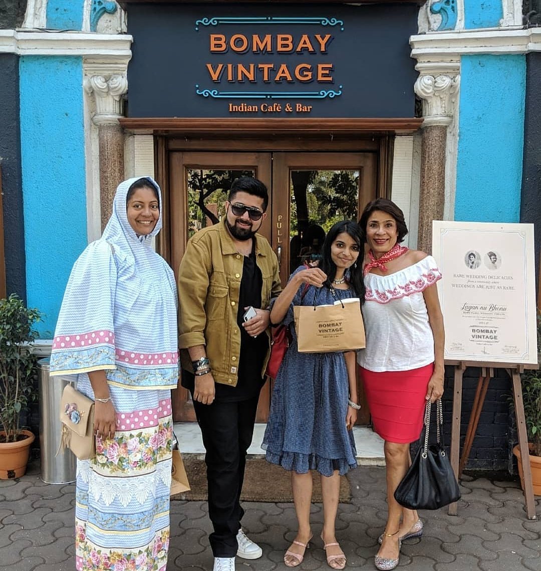 BombayVintage__'s tweet photo. Sunshines and all smiles! ☀
.
How your Sunday will look when you taste our Lagan Nu Bhonu menu curated by chef @PerzenP at Bombay Vintage 🍽
.
It was such a pleasure having you over @RashmiUdaySingh ❤
.
#LaganNuBhonu #MajjaNiLife #ParsiFood #BawiBride https://t.co/OBABEShcO9