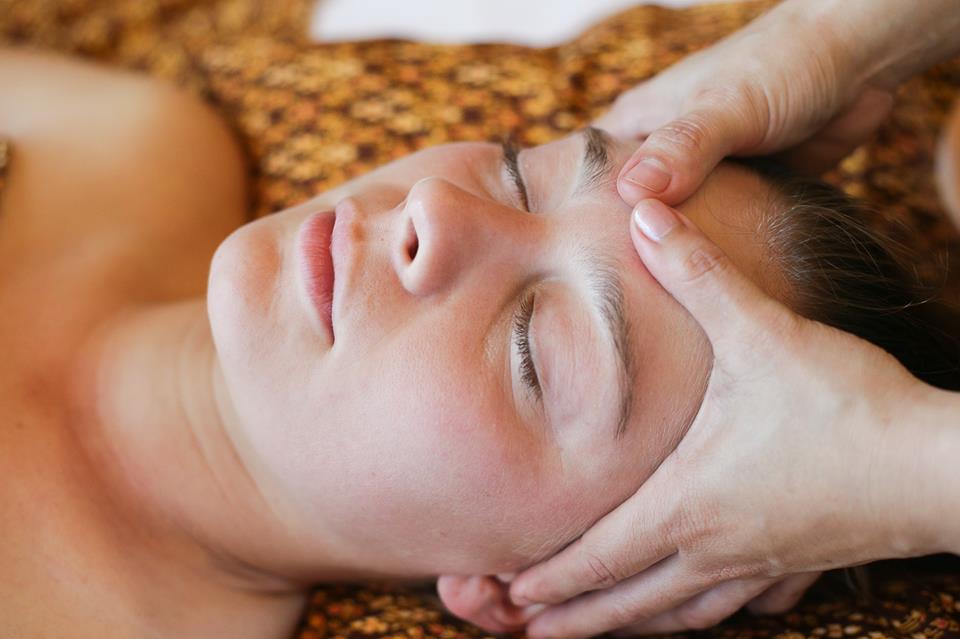 JWMarriottHKT's tweet photo. Prepare yourself for a heavenly experience designed to melt away your aches and stress. This two-part holistic treatment using organic and natural products, begins with a Mandara Indian Head Massage to stimulate the flow of blood, lymph and oxygen in your upper body.  @JWMHKT https://t.co/vjzNKKaopG
