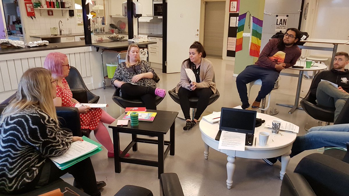 Planering för ett spännande samarbete mellan Biblioteket och Kulans fritidsgård. Vi skapar ett minibibliotek tillsammans.