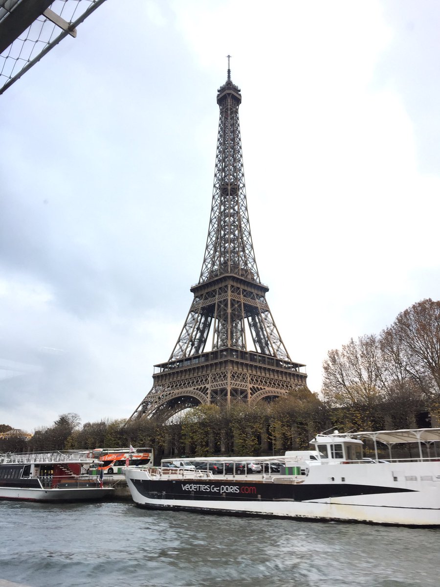 ecilanil's tweet photo. Day 3 in France 🇫🇷
Accidentally falling in love with Paris.❤️❄️
#EffieTower #France
#amour https://t.co/0CEKa2D40A