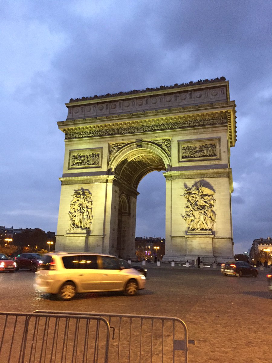 ecilanil's tweet photo. Day 3 in France 🇫🇷
Accidentally falling in love with Paris.❤️❄️
#EffieTower #France
#amour https://t.co/0CEKa2D40A