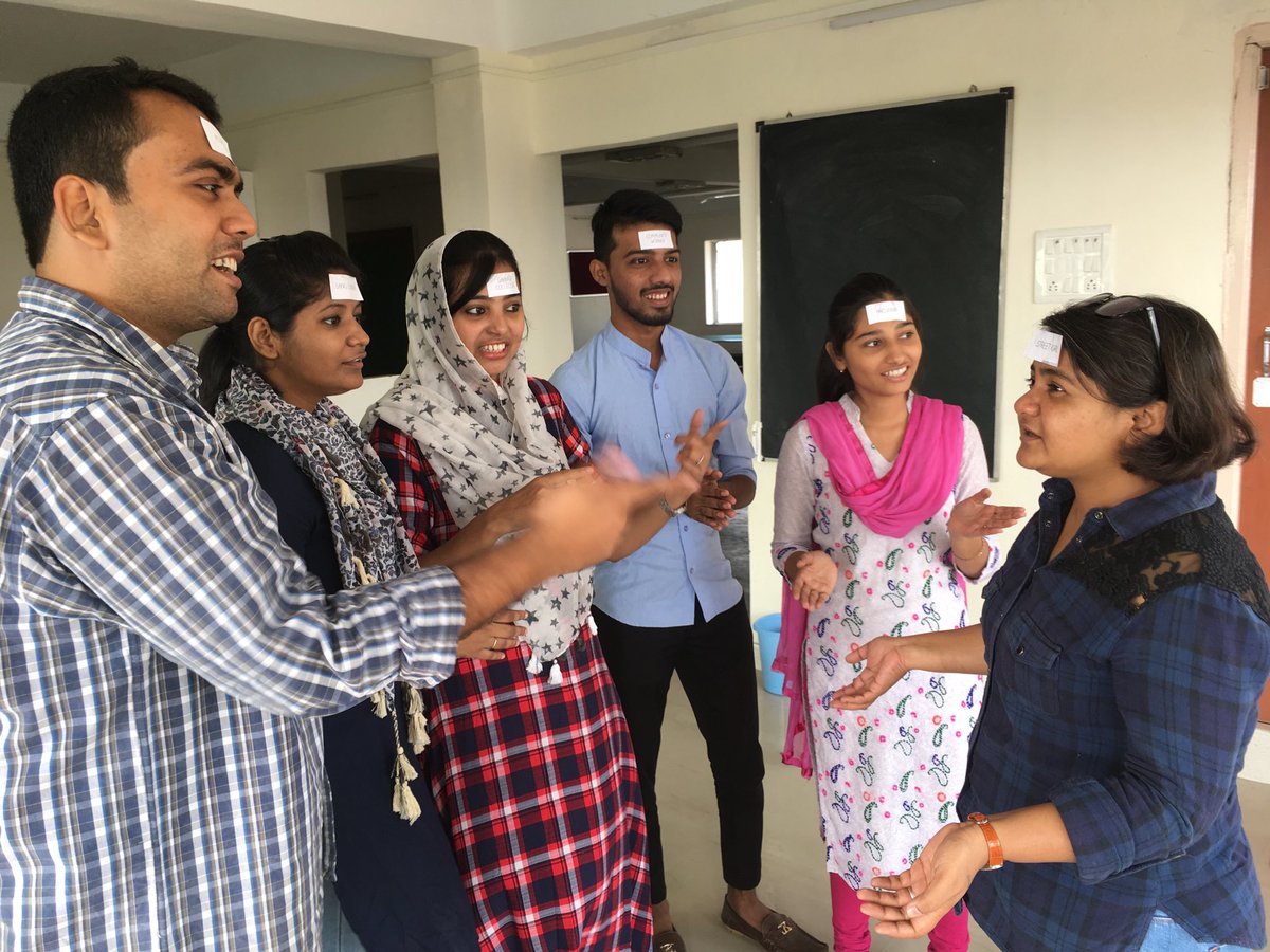 joke_verreth's tweet image. An exercise on the importance of body language and facial expressions during the workshop on #counselingskills with @mobileschool partner #EkTara in Kolkata, India