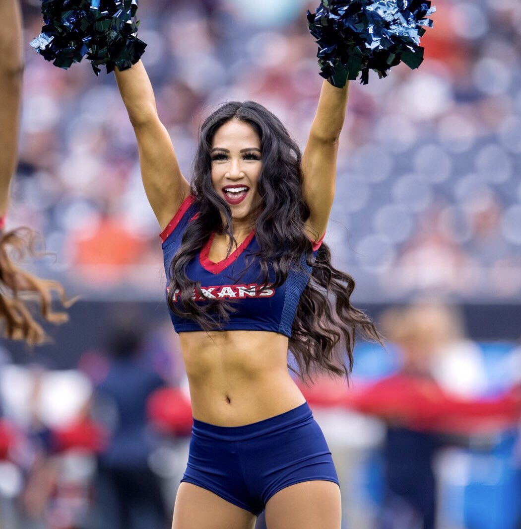 joshuaiancooper's tweet photo. Sweet dreams stunning beauty @HTC_SamanthaH can’t wait to see my #HTCCalendar 💙😘👩🏽😴❤️ https://t.co/uy1JdIzsGv