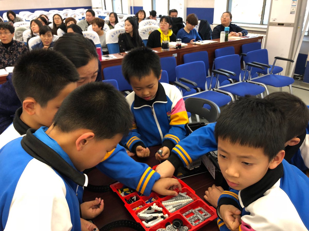 Parents and teachers love to watch their children be innovative and creative in our LEGO Robotics class in Beijing ⁦@sd47_board⁩ ⁦@sd47pd⁩ ⁦⁦@BCCIE⁩ #crossculturallearning #BC #newcurriculum