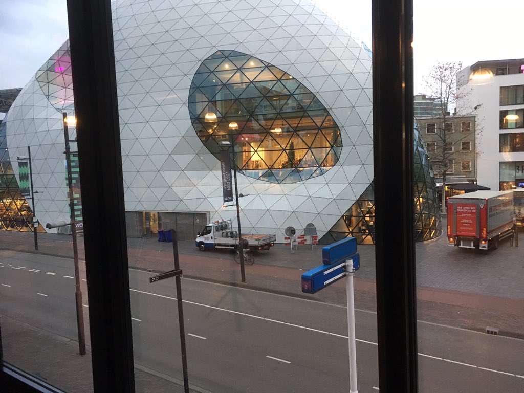 ptrlrs's tweet photo. #ib tegenover het #ei van #Eindhoven #fontys met #info over #professionele #ontwikkeling https://t.co/qc5lvBYTLs