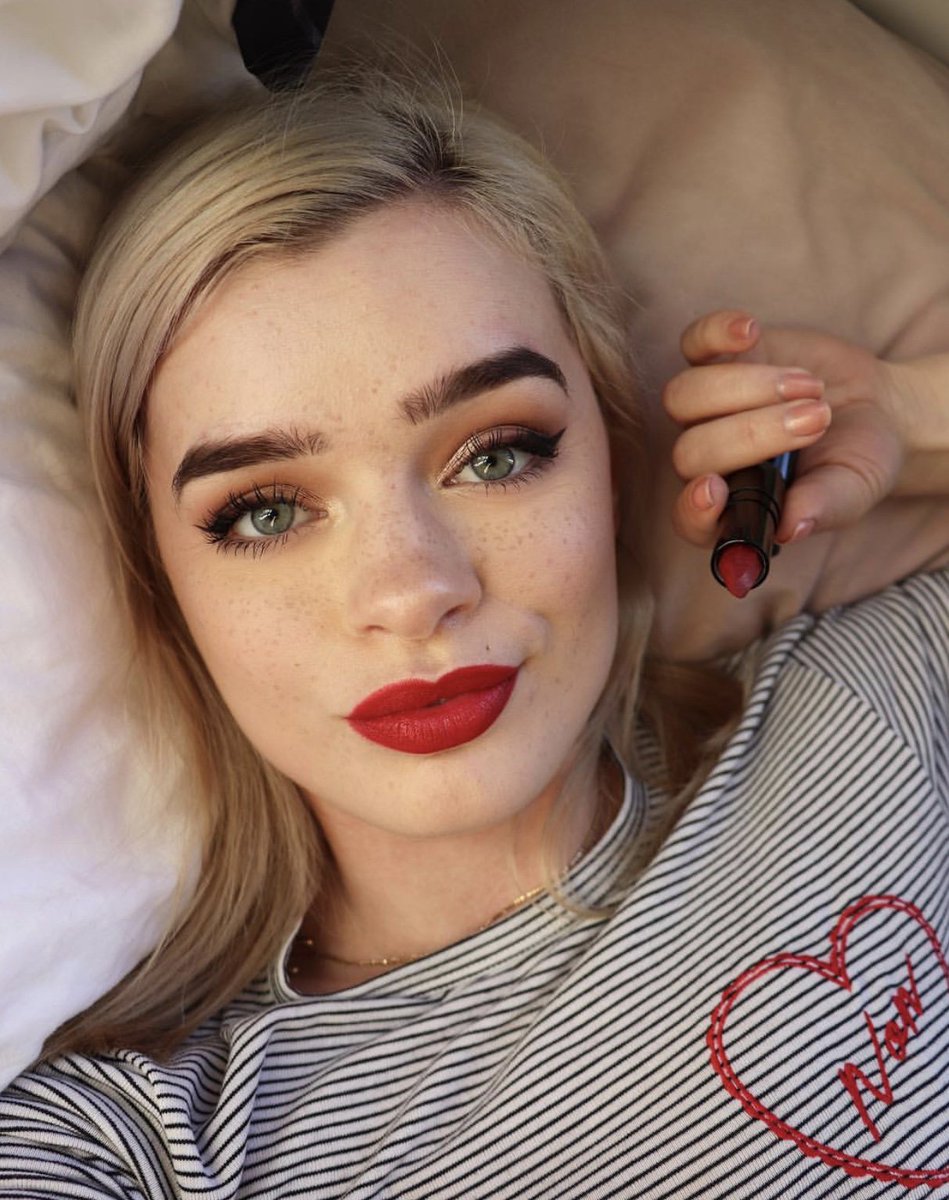 tboipr's tweet photo. Rocking the week with a powerful red lippy voila one of our TBOI members @michefrances for @honeyandglow 👊🏼😍❤️ #redlippy #powertoyou #powerisbeauty #tboipr #beautypro https://t.co/yVhIOgzVXS