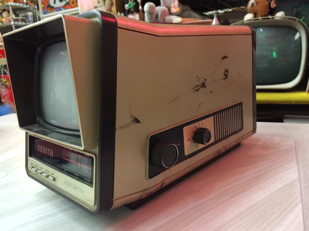 昔のテレビ DsbfVusWoAApOXb?format=webp&