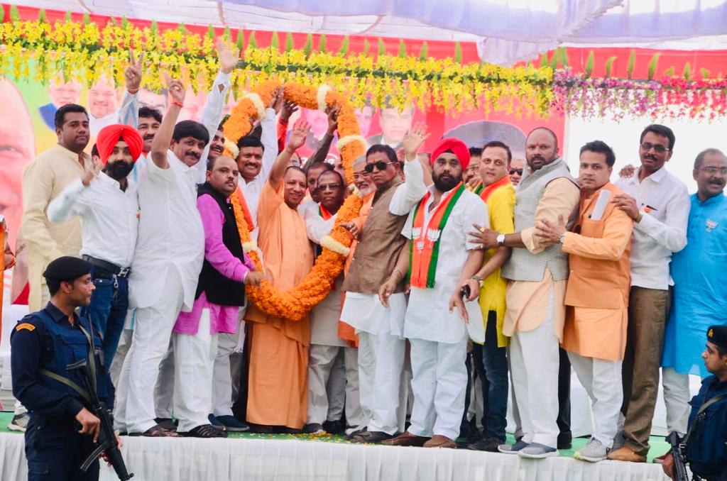 DevendraVermaMP's tweet photo. उत्तर प्रदेश के यशस्वी मुख्यमंत्री माननीय श्री @myogiadityanath जी की जनसभा में भारी संख्या में पधारकर आप सभी ने भारतीय जनता पार्टी की विजय सुनिश्चित कर दी है। 

"फिर भाजपा, फिर शिवराज" @ChouhanShivraj @BJP4MP https://t.co/enD4Lm2k2V