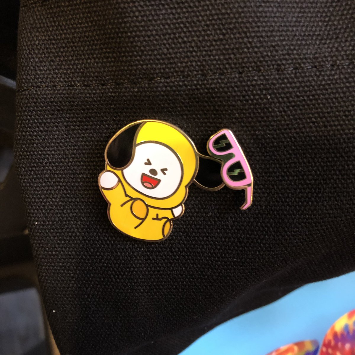 smile_JIMINI's tweet photo. 방탄소년단이 맺어준 소중한 인연들
요즘 참 신기할 정도로 하루하루가 감사한 날들의 연속이다. 진짜 신기하다...
센스돋는 가방 덕분에 귀요미 치미 뱃지도 드디어 개시! 코마워용😘
@BTS_twt https://t.co/gnlsER6Ia7