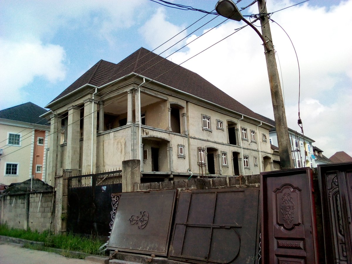 FST_Properties's tweet photo. FOR SALE: A block of FOUR 3bedroom flats in Victory Estate, off Ago/Okota road,  Lagos State. 
Yearly rent value per flat: #1m
Title: C of O
Price: #50m
Call: 08036497478
@Gidi_Traffic https://t.co/Uj0oRbttPU