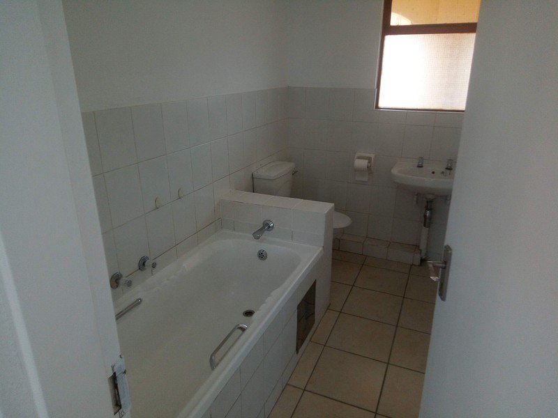 RelianceAuction's tweet photo. ON AUCTION TODAY!!

TIME @ 12h00
ADDRESS: 61 Barcelona 1, Spica Crescent, Sundowner ext. 31.

Contact: Ayanda on 063 984 9682 / 011 234 6364

https://t.co/0O6Xtn58sb

#auctionday #investors #PropertyInvestment #realestateinvestor #auction #Auctions #RealEstate #property #JHB https://t.co/pBkIGlNB0m