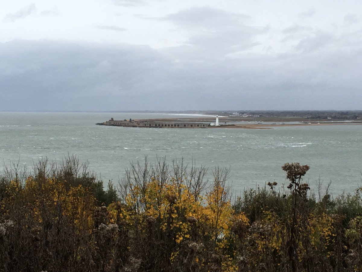 SentryMead's tweet photo. #Autumn #autumnleaves #Hurstpoint #lighthouse seen from #IOW #IsleofWight. Come &amp; enjoy @SentryMead #bedandbreakfast #hotel #TotlandBay😄👍📞📱 https://t.co/eafHIconFN