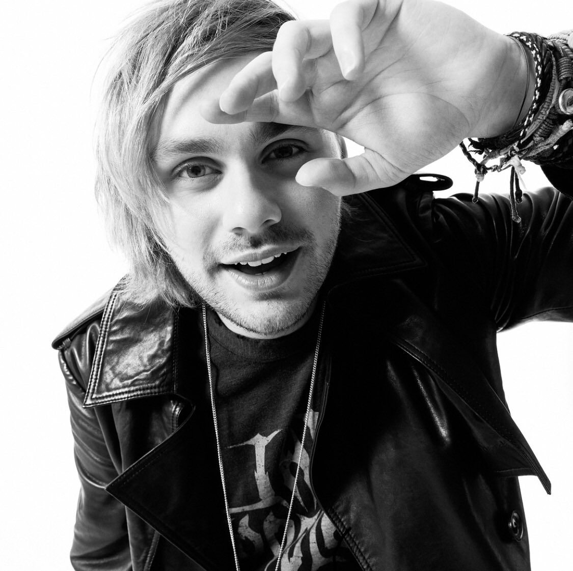 Itsvanenavarro's tweet photo. He is the most beautiful human being ever. I would die for you. literally. But he’s still our idiot. I love you shithead. Have an excellent birthday❤️@Michael5SOS
#HappyBirthdayMichaelClifford #HappyBirthdayMichaelCliffordfromMexico5sosFam
#5SOSFam #5SOS4 #5sosmyt #5sosmx @5SOS https://t.co/pYCOUTyBWB